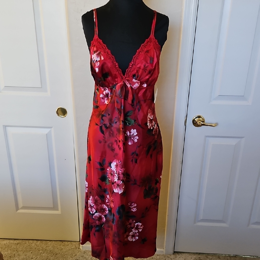 NWT Je Tadore Red Floral Chemise with Lace, Bow And Adjusfable Straps SZ LG